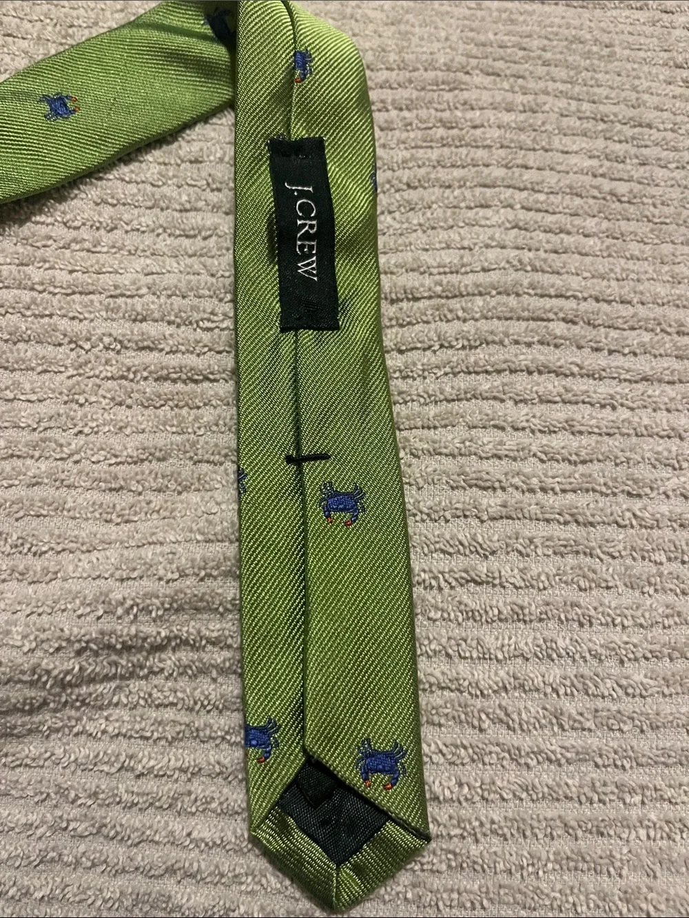 Crew Green with Blue Crabs Motif Tie